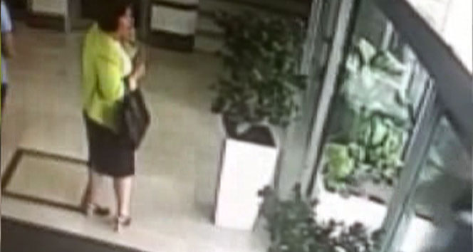 Kadın vekil adayının vurulma anı görüntülendi