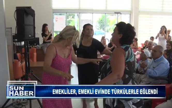 Emekliler, Emekli Evinde Türkülerle Eğlendi